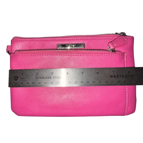 Nine West fuchsia pink wristlet - Image 6
