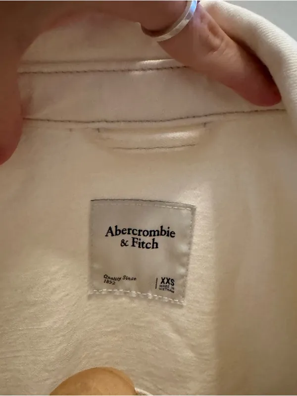 Abercrombie Women's Denim Shirt Jacket in Cream/Off-White - Image 9