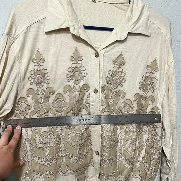 Gimmicks from Buckle Cream and Tan Embroidered Button-Up Shirt - Image 4