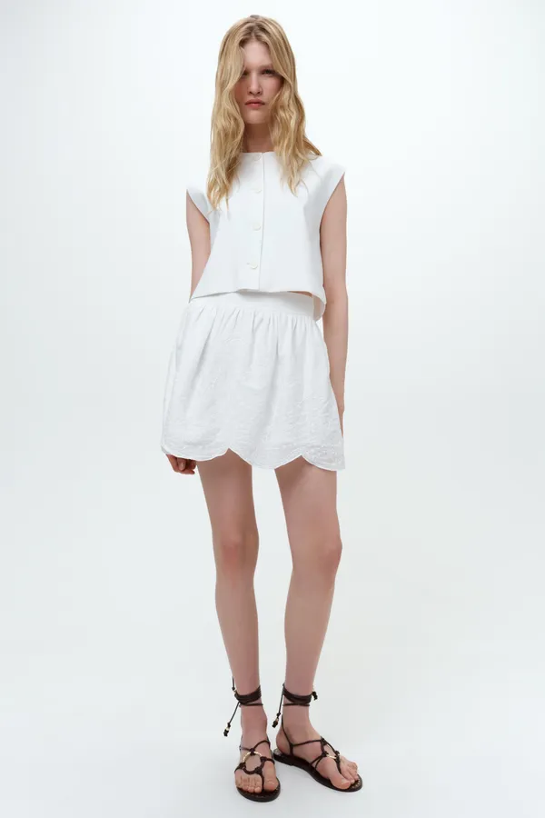 ZARA NWT white EMBROIDERED MINI SKIRT ZW COLLECTION. Size large - Image 3