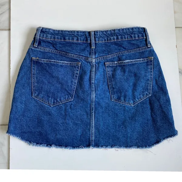 Zara Blue Denim Mini Skirt Raw Hem‎ High Waisted Medium Wash Size 28/M - Image 4