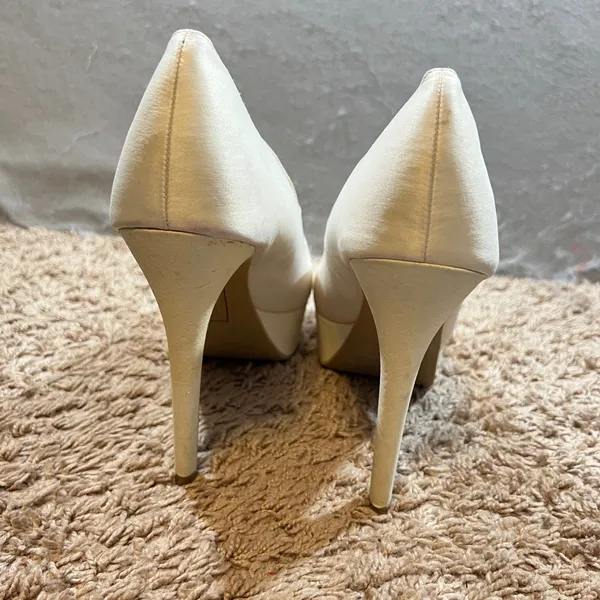 1043 | Unforgettable Moments I-Do‎ Peep Toe Satin Platform Pump Ivory Womens 9 - Image 3