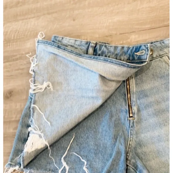 ZARA DENIM ASYMMETRICAL LIGHT BLUE WASH MINI SKORT Distressed XS WAIST - Image 4