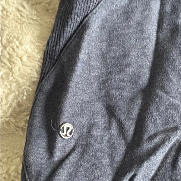Navy Lululemon Scuba zip up size 6 - Image 5