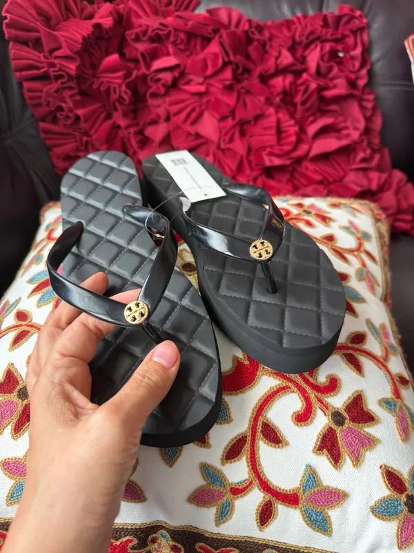 Tory Burch 2 inches platform Willa flip flop Sandals with Gold Emblem NWT black - Image 5