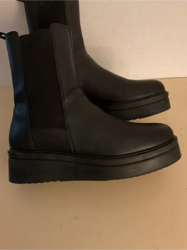 Steve Madden women Black leather platform Chelsea Boots US 10 - Image 7