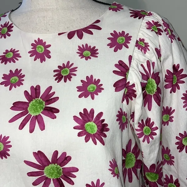 &MERCI medium ivory Hey Girl Flower Bubble Sleeve Top In White purple flowers - Image 3
