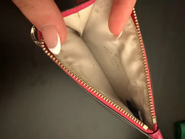 Kate spade pink leather cars holder with keychain - Image 3