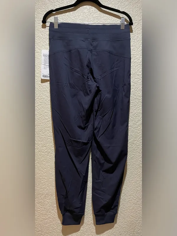 Lululemon NWT Dance Studio Mid Rise Black Night Jogger Size 6 - Image 7