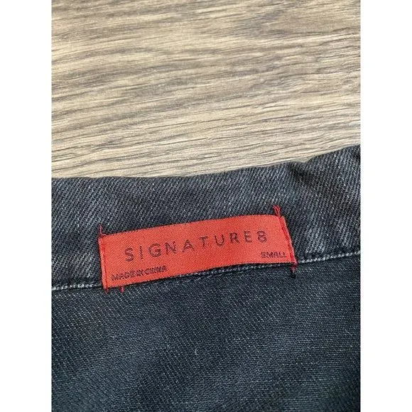 EUC Womens Signature 8‎ distressed black denim jean jacket darling size S - Image 3