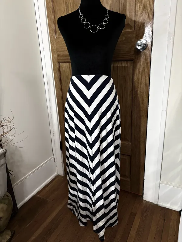LOFT M Navy White Maxi Skirt Chevron Stripe Rayon - Image 4