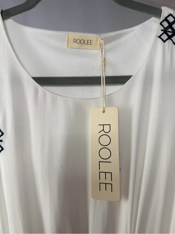 NWT Roolee Flutter Sleeve Patterned Midi Dress in White‎ Blue Size XS - Image 2