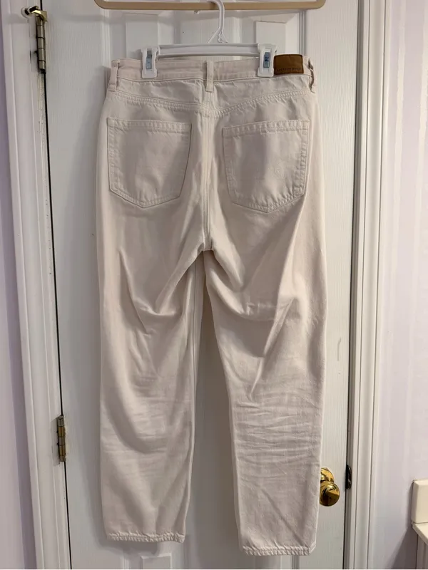 American Eagle Classic High-Rise Straight Jeans in Off-White Size: 6 Regular - Image 2