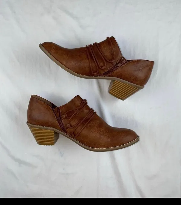 Boots Brown Size 9.5 - Image 2