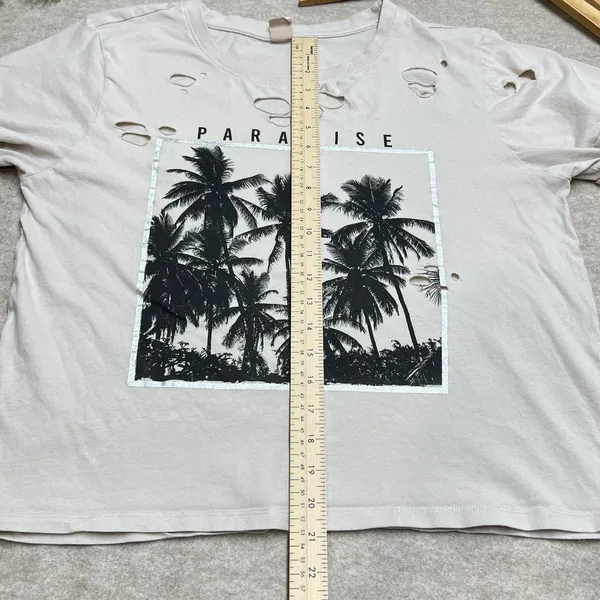 Messy Bun Just Chillin Paradise Palm Distressed Tshirt Women's XL EUC Casual‎ Summer Beach Vacation - Image 6