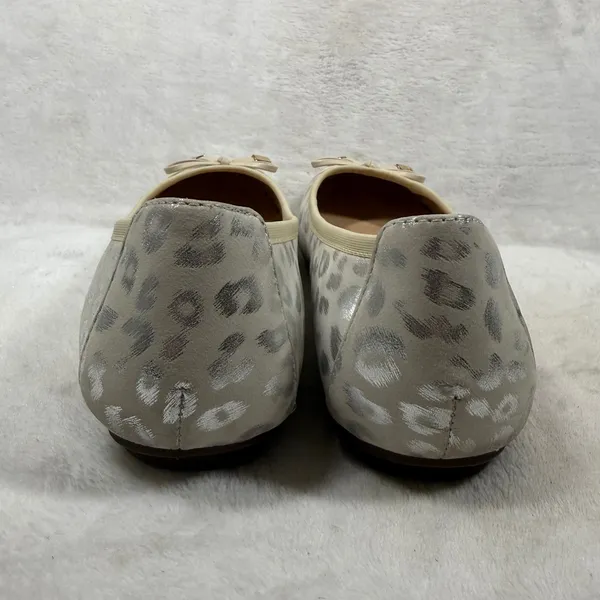 Vionic Minna Ballet Flats Metallic Leopard Print Cream Silver Orthotic Size 7.5 - Image 5