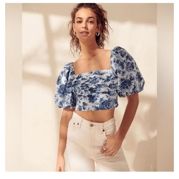 $60 NWOT Abercrombie puff sleeve crop top in blue rose floral M - Image 3