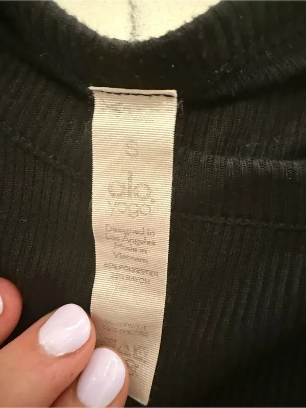 ALO Yoga Black Ribbed Long-Sleeve Scoop Hem Top - Image 3