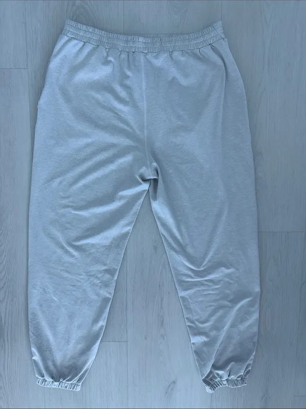 Vuori Light Gray Joggers in Size M - Image 4