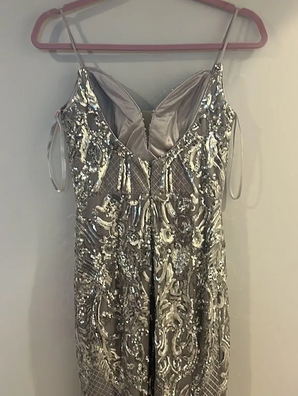 Amelia Couture style no. 62079114 (size 2) silver detailed prom dress - Image 5