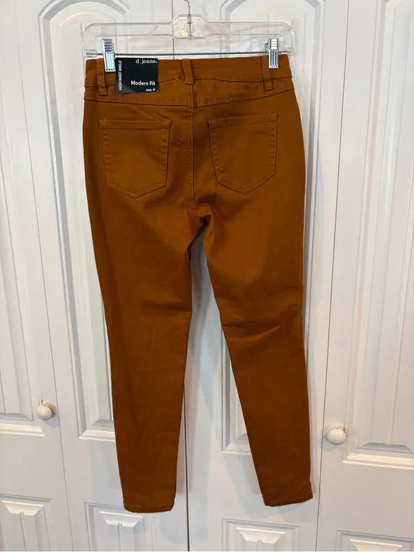D. Jeans brown jeans size 4/27 - Image 2