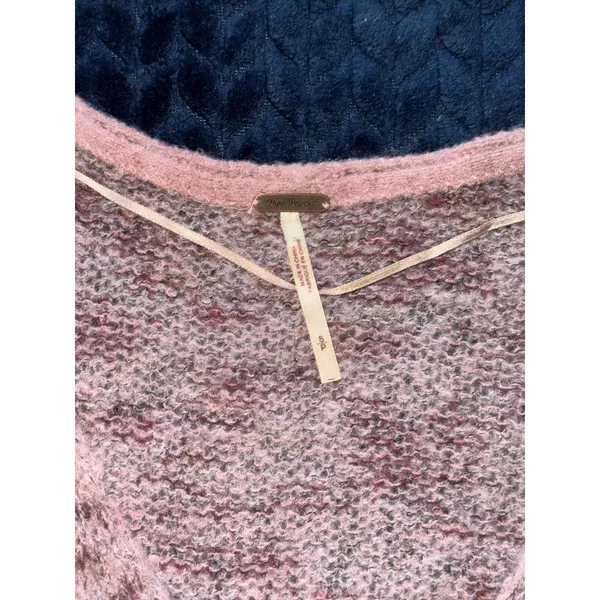 Free People Women's Pink‎ Oversized Sweater Size Small - Image 4