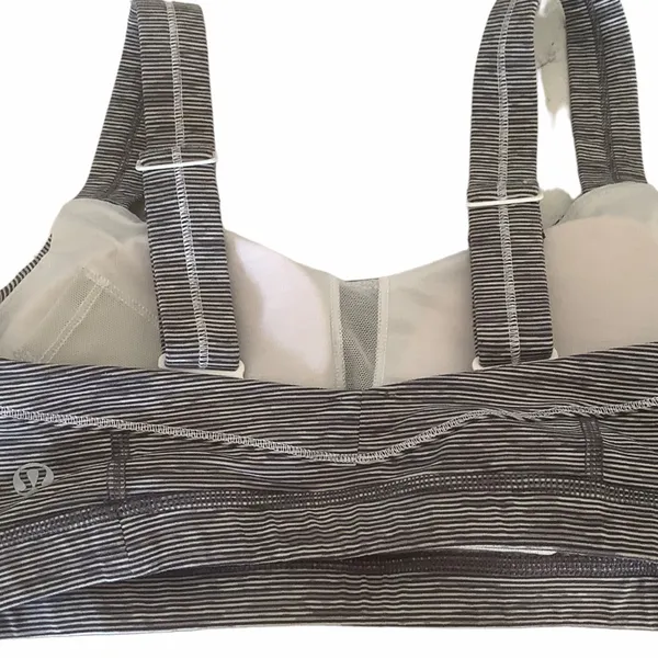 Lululemon grey and white stripped wide straps yoga sport bra size 4 ta ta tamer - Image 2