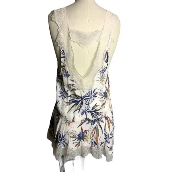 ✨ Free People Intimately Lace Floral Peplum Top ✨ - Image 5