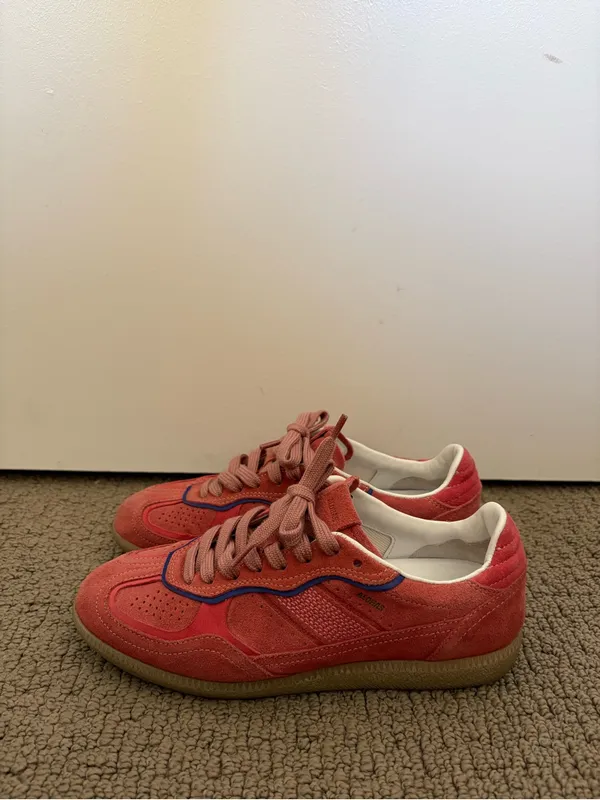Alohas tb.490 Rife Sneakers in a coral pink suede colorway - Image 5