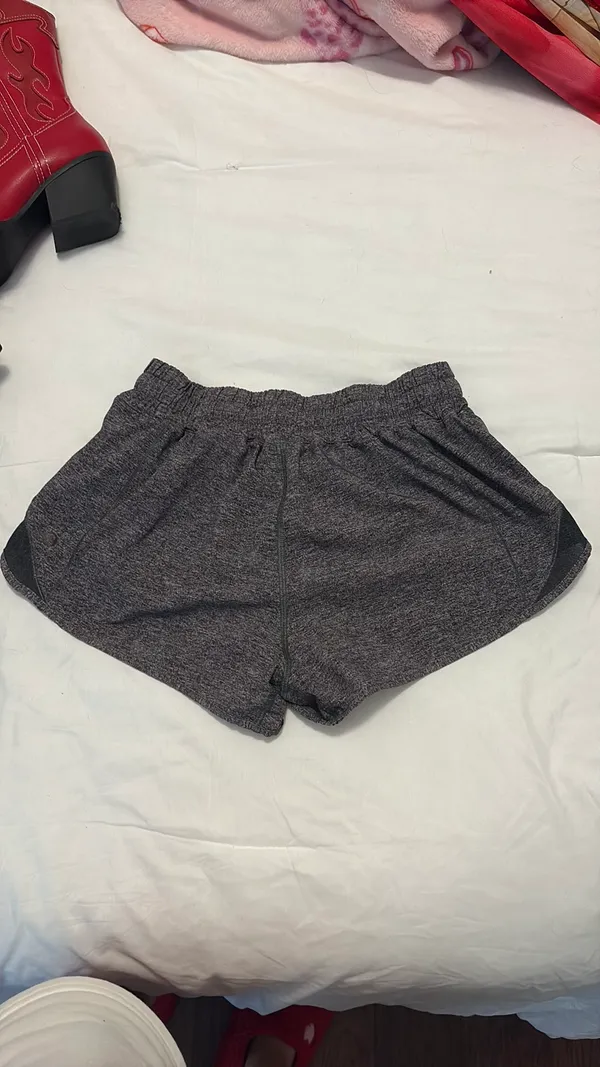 Lululemon Shorts Hotty Hot 2.5" - Image 2