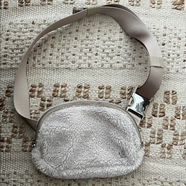 Lululemon Wear Everywhere Sherpa Belt Bag - Image 3