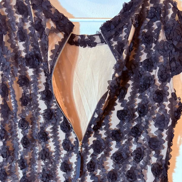 Ann Taylor Black Rosette‎ Floral Mesh Cap Sleeve Blouse Size Large - Image 8