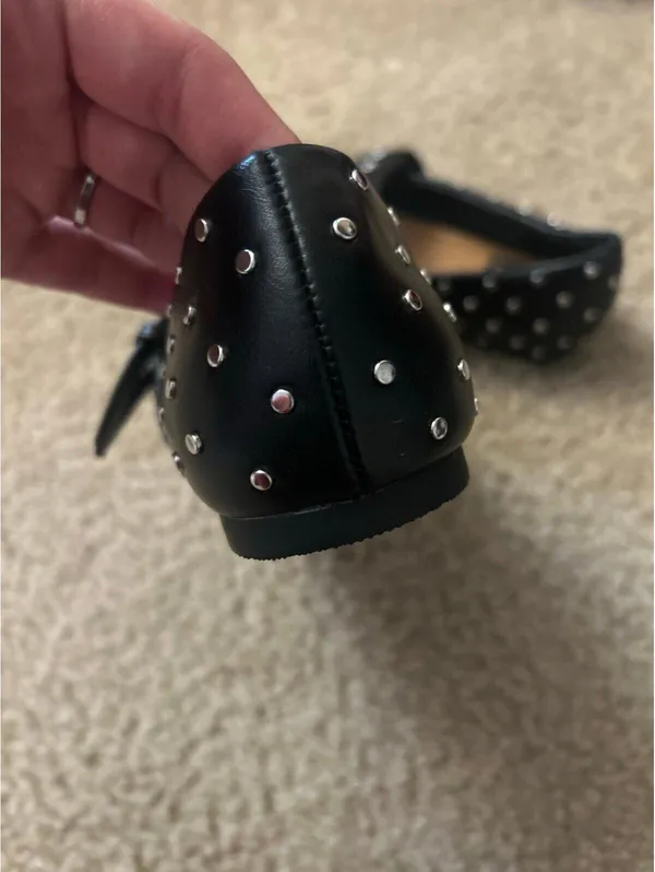 C357 woman size 6 flats cute studs Black - Image 3