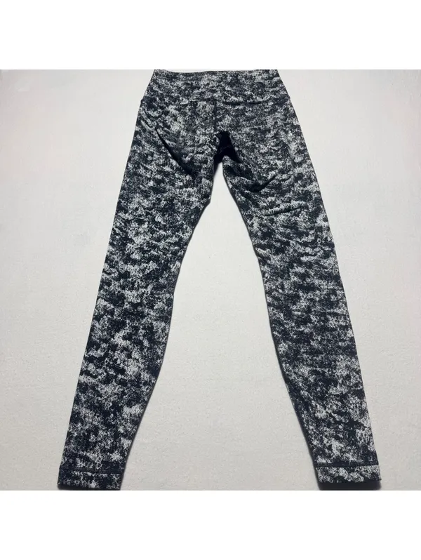 Lululemon Women's Black and White Patterned Leggings Size 8 - Image 5
