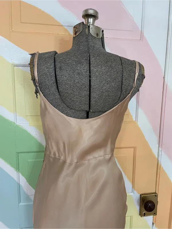 Park and Fifth Belmont Cowl Neck Satin Maxi Slip Dress Champagne Gold Sz M 🧡🎀 - Image 10