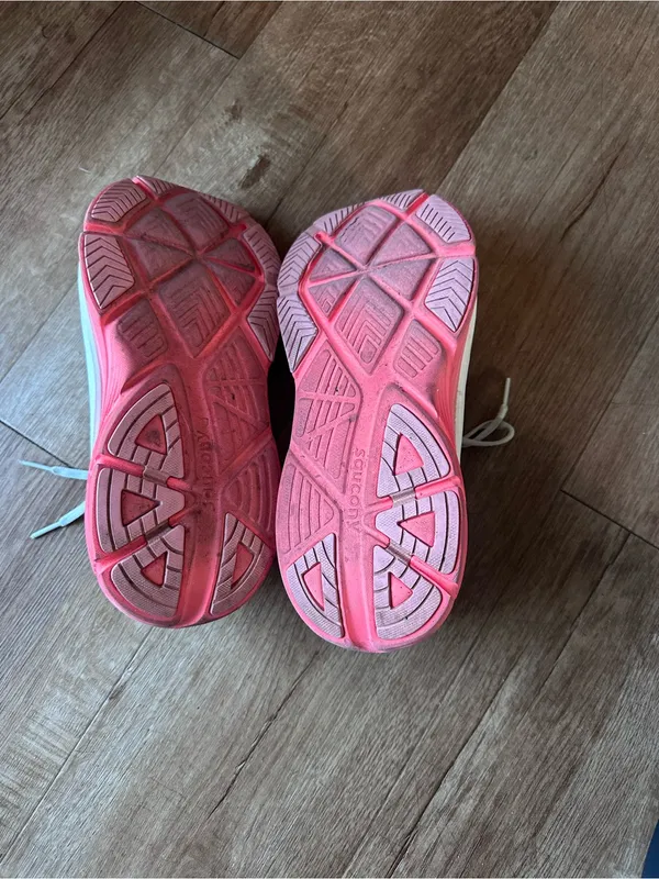 Saucony Women's White & Pink Sweaty Betty Running Shoes - Image 4