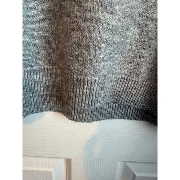A New Day Women's Gray Knit Sweater‎ Size Medium Crewneck Lightweight Pullover - Image 6