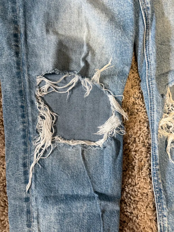 American Eagle Mom Jeans - Image 3