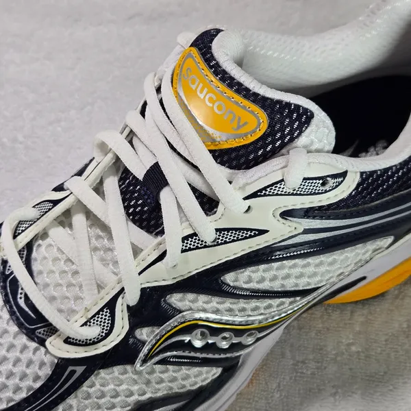 Saucony ProGrid Omni 9 White Navy Yellow Unisex Sneakers Size 9 NWOT - Image 4