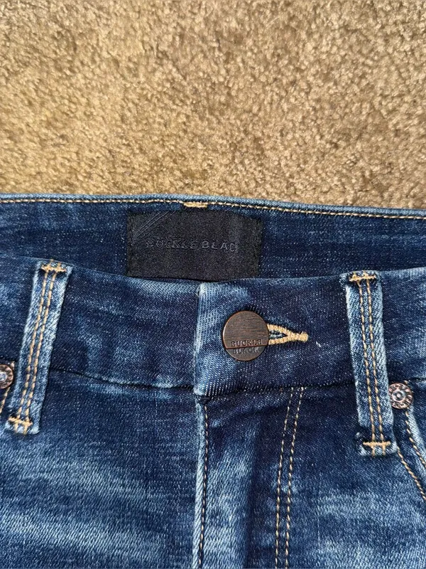 Buckle Black NWOT Fit No. 75 Stretch Jean Shorts 25 High Rise Distressed BBW1655 - Image 5