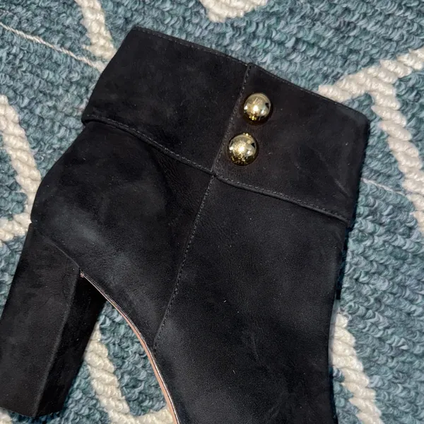 Kate Spade Black Suede Ankle Boots Block Heel Gold Button Size 9.5 - Image 4