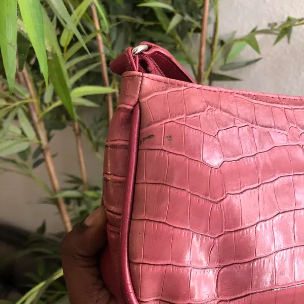 2000s Pink burgundy wine red crocodile-embossed leather shoulder hand bag purse silver hardware #y2k - Image 3