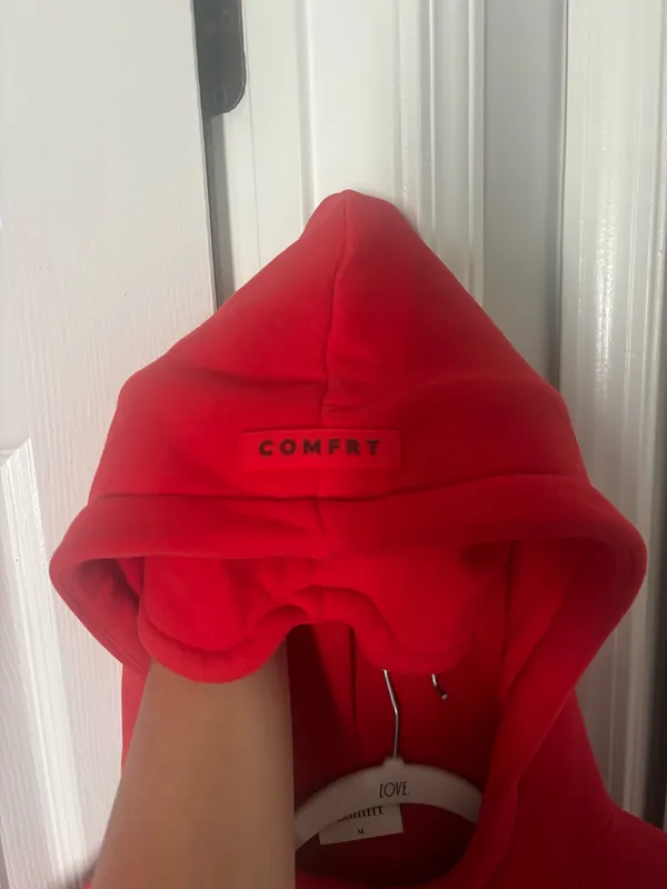 Red Comfort Hoodie Size M - Image 3