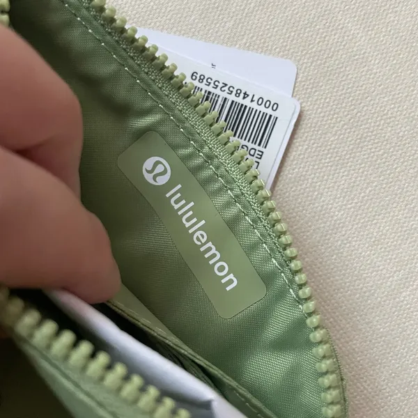 Lululemon Clippable Card Pouch - Edamame Green - Image 5