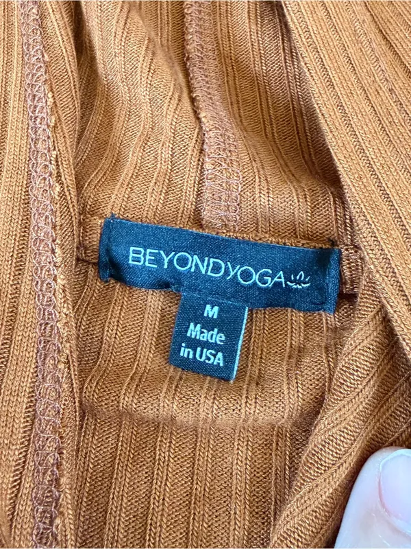 Beyond Yoga Women’s So Chic Cropped Hoodie Pullover Lightweight in Clove Brown M - Image 6