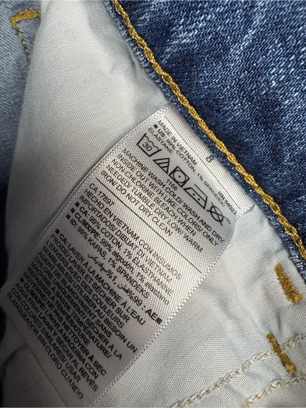 Old Navy Mid Rise Boyfriend Jean shorts‎ 6 - Image 5