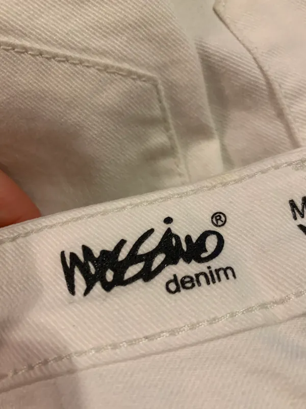 White Shorts Size 6/28 - Image 4