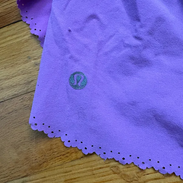 Lululemon Hit It Shorts Magenta Scalloped Hem Size 10 - Image 3