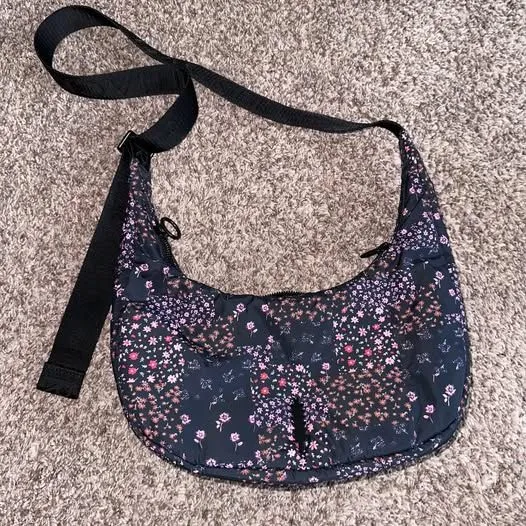 Thacker crossbody sling bag - Image 3