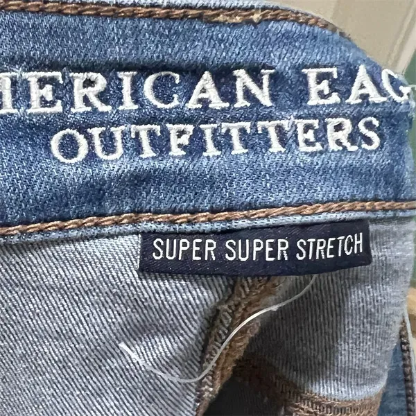 American Eagle Women's Midi Jean Shorts Blue Distressed Size 16 - Image 9